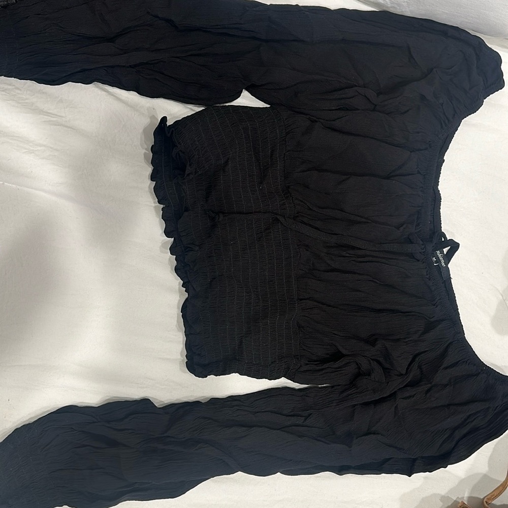 Black long sleeve crop top
